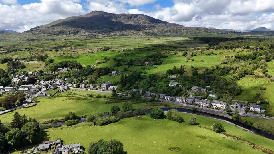 Elen'S Castle Hotel Dolwyddelan Bagian luar foto